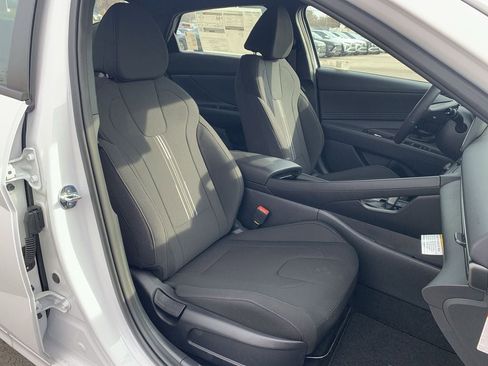 New 2025 Hyundai Elantra SEL image 50