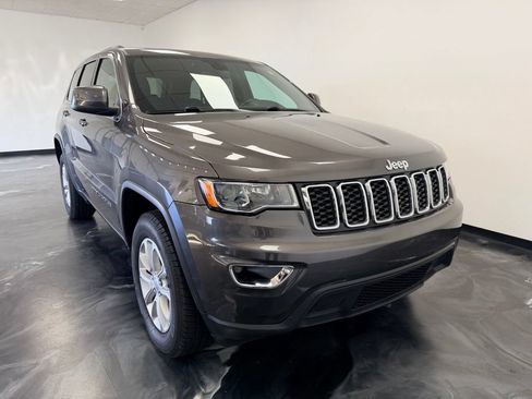 Used 2021 Jeep Grand Cherokee Laredo AWD/4WD image 22