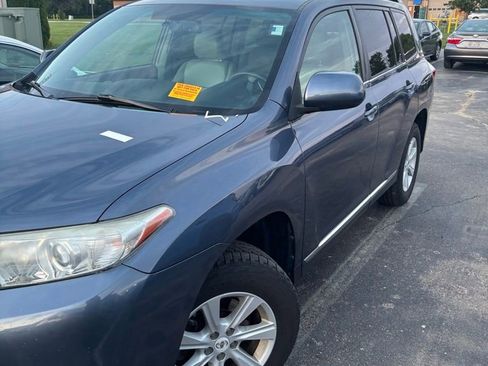 Used 2012 Toyota Highlander SE w/ Tow Pkg AWD/4WD image 1