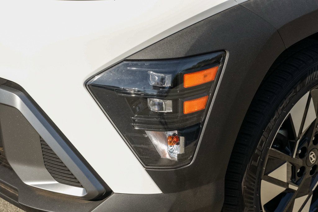 Used 2025 Hyundai Kona SEL FWD image 11