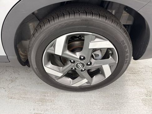 Used 2025 Hyundai Venue SEL FWD image 6