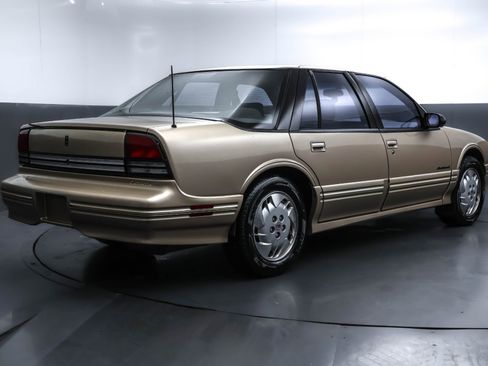 Used 1994 Oldsmobile Cutlass Supreme S image 27