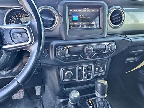 Used 2018 Jeep Wrangler Unlimited Sahara image 25