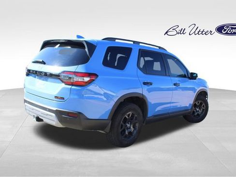 Used 2025 Honda Pilot TrailSport image 5