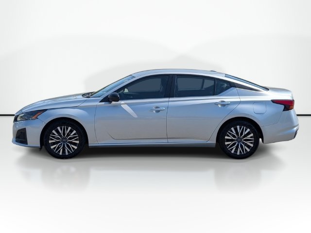 Used 2024 Nissan Altima 2.5 SV FWD image 11