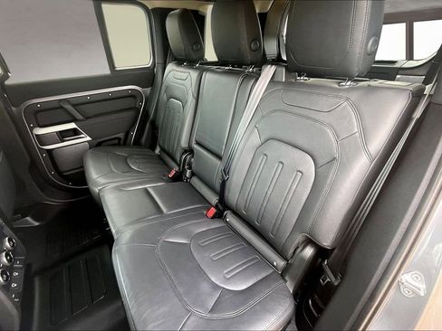 Used 2022 Land Rover Defender 110 S image 26
