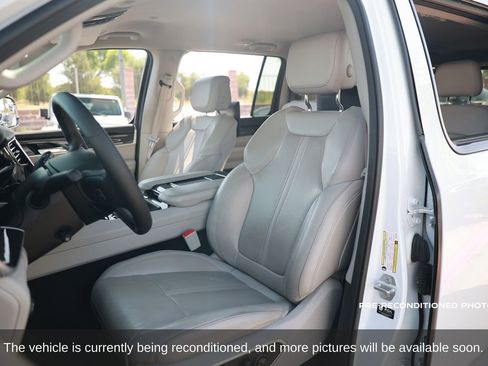 Used 2023 Jeep Wagoneer L 4WD w/ Rear Seat Video Group 1 image 11