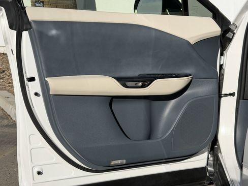 Used 2023 Lexus RZ 450e Premium image 17