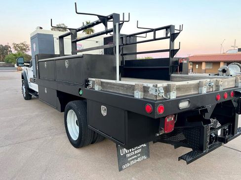 Used 2017 Ford F550 2WD Regular Cab Super Duty image 3