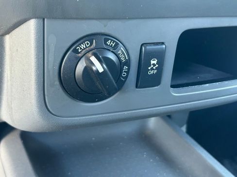 Used 2014 Nissan Frontier SV image 32