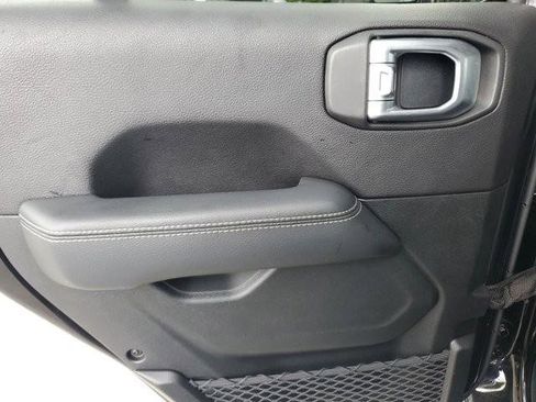 Used 2020 Jeep Wrangler Unlimited Sahara image 18