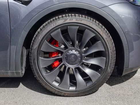 Used 2022 Tesla Model Y Performance image 10