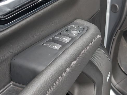 Used 2025 GMC Yukon Denali w/ Advanced Technology Package AWD/4WD image 18