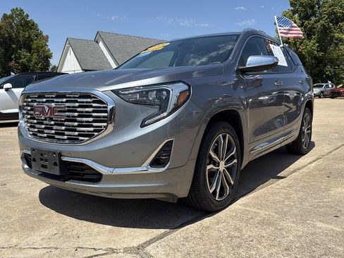 Used 2020 GMC Terrain Denali w/ Denali Premium Package AWD/4WD image 2