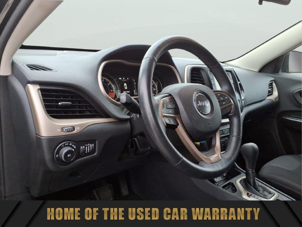 Used 2015 Jeep Cherokee Latitude w/ Cold Weather Group FWD image 16