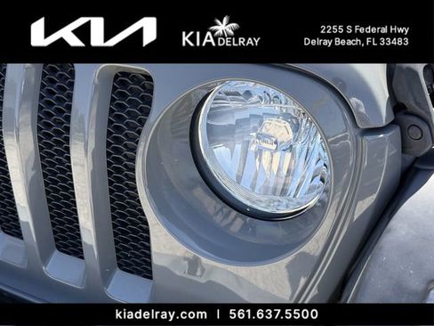 Used 2018 Jeep Wrangler Sport AWD/4WD image 6