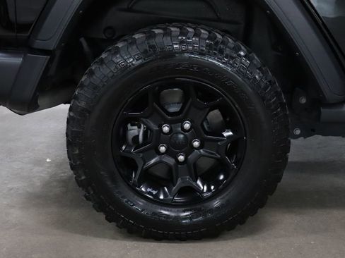 Used 2023 Jeep Wrangler Unlimited w/ Sun & Screen Package image 30