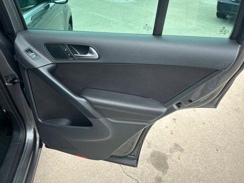 Used 2016 Volkswagen Tiguan SE image 13