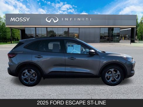 Used 2025 Ford Escape ST-Line image 6