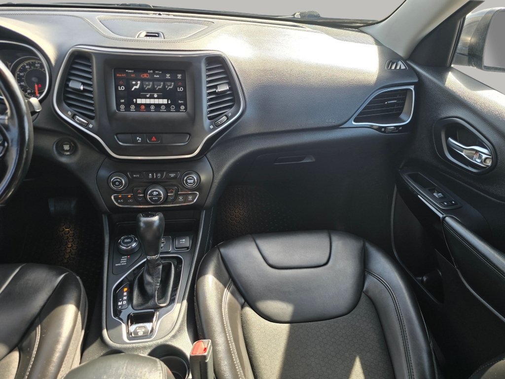 Used 2020 Jeep Cherokee Latitude Plus AWD/4WD image 4