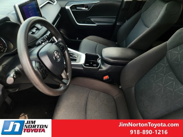 Used 2025 Toyota RAV4 XLE FWD image 13