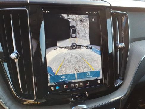 Used 2025 Volvo XC60 B5 Plus image 23