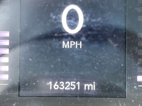 Used 2019 Jeep Cherokee Latitude Plus w/ Comfort/Convenience Group image 15