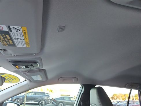 Used 2022 Toyota Corolla Cross XLE image 30