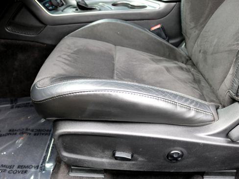 Used 2018 Dodge Challenger R/T Scat Pack w/ Leather Interior Group image 17