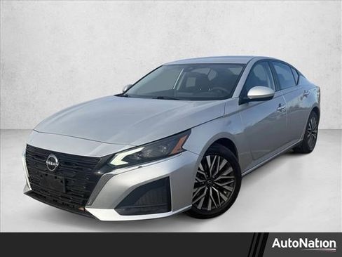 Used 2023 Nissan Altima 2.5 SV image 1