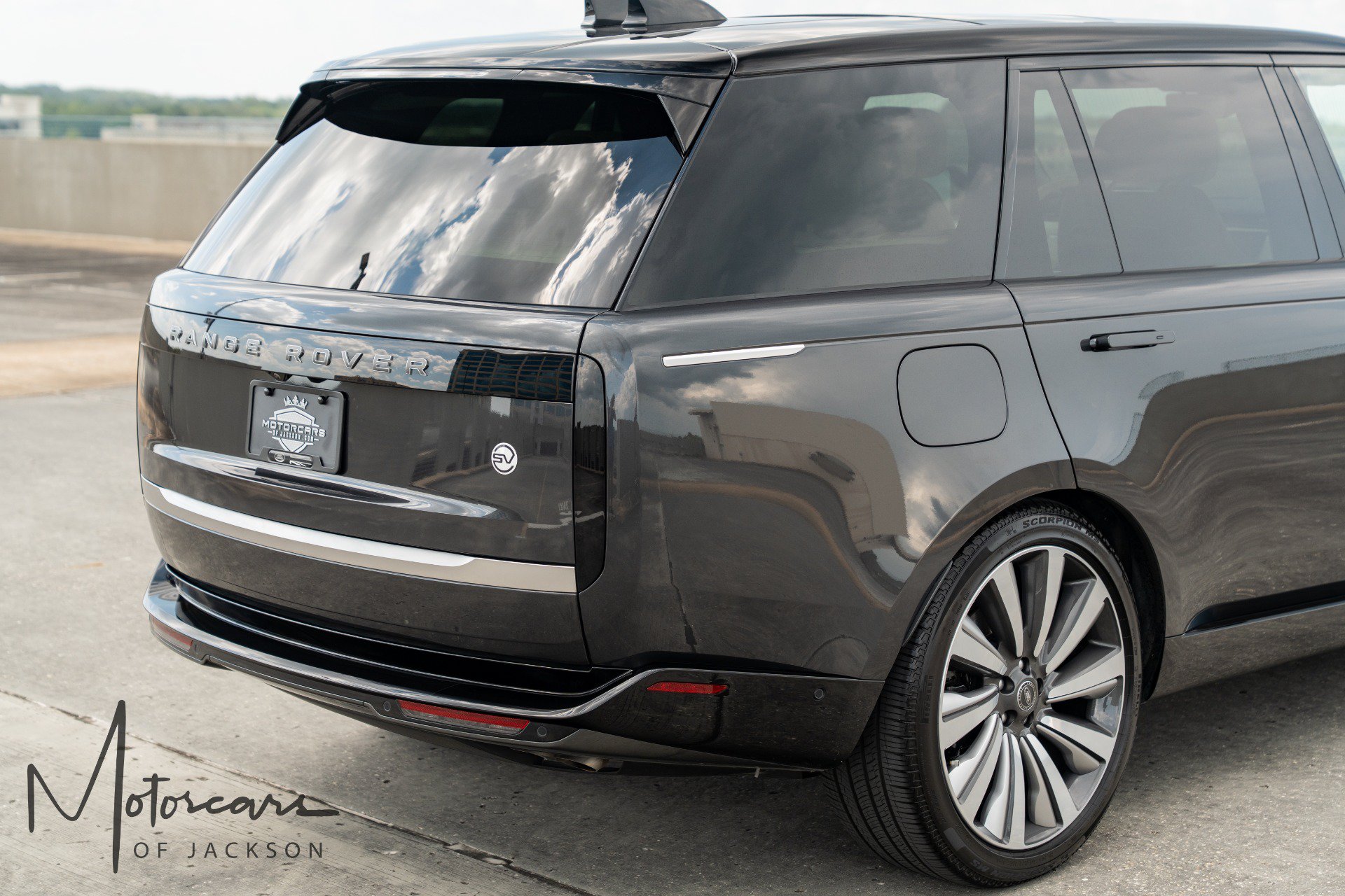 Used 2025 Land Rover Range Rover SV AWD/4WD image 32
