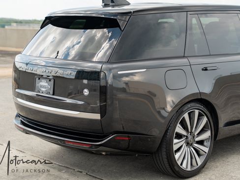 Used 2025 Land Rover Range Rover SV AWD/4WD image 32