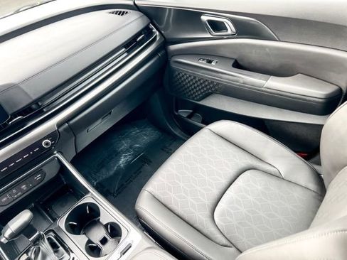 Certified 2025 Kia Carnival SX image 14