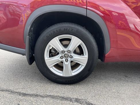 Used 2020 Toyota Highlander LE AWD/4WD image 12
