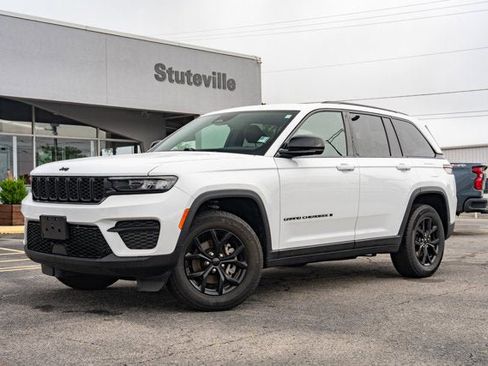 Used 2025 Jeep Grand Cherokee Altitude AWD/4WD image 1