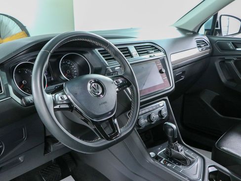 Used 2021 Volkswagen Tiguan SE w/ Panoramic Sunroof Package FWD image 23