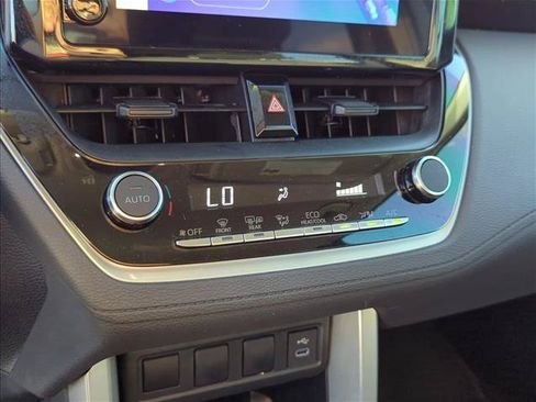 Used 2025 Toyota Corolla Cross LE FWD image 19