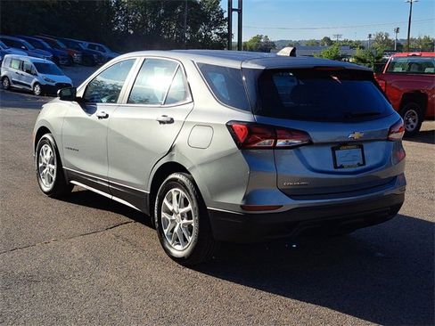 Used 2023 Chevrolet Equinox LS image 3