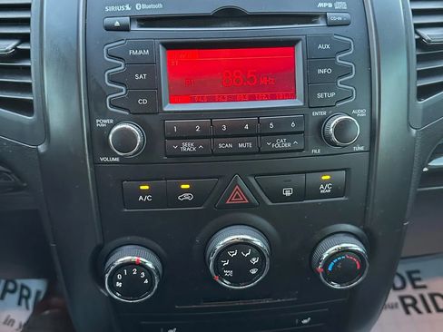 Used 2011 Kia Sorento LX w/ Convenience Pkg image 8