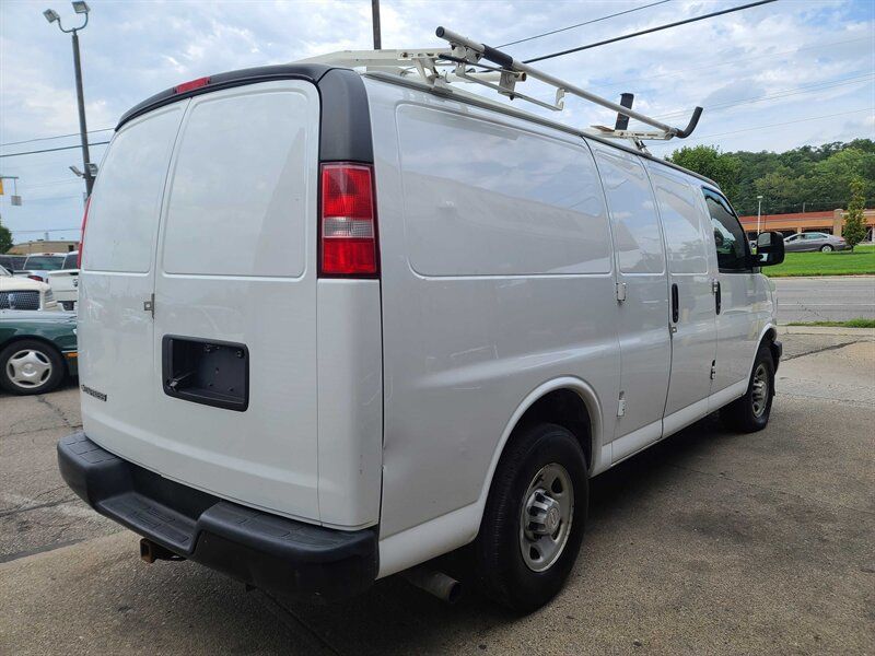 Used 2017 Chevrolet Express 2500 RWD image 5