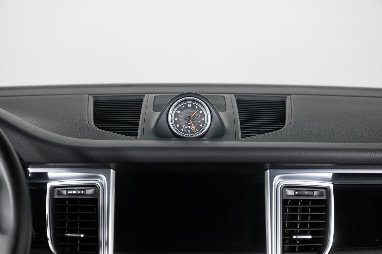 Used 2018 Porsche Macan AWD/4WD image 38