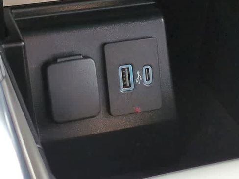 Used 2023 Ford Explorer XLT w/ Equipment Group 202A AWD/4WD image 31