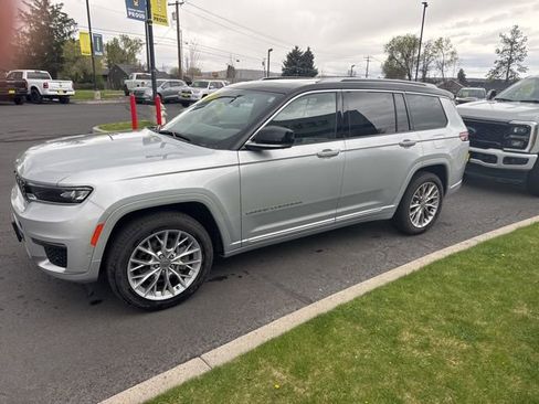 Used 2022 Jeep Grand Cherokee L Summit w/ Luxury Tech Group V image 5