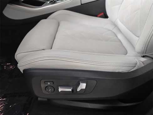 Used 2023 BMW X5 xDrive40i image 32