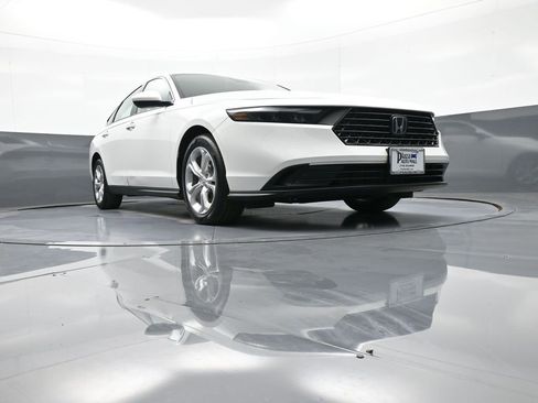 Used 2023 Honda Accord LX image 27