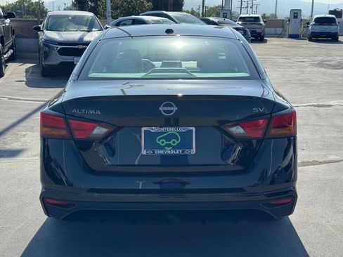 Used 2024 Nissan Altima 2.5 SV FWD image 3