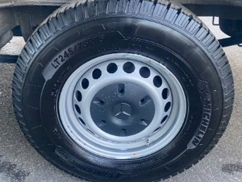 Used 2022 Mercedes-Benz Sprinter 2500 image 26