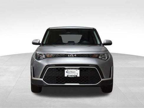 Used 2025 Kia Soul LX w/ LX Technology Package FWD image 3