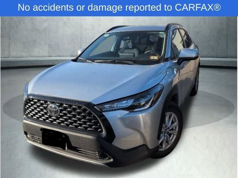 Used 2024 Toyota Corolla Cross LE image 2