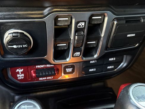 Used 2019 Jeep Wrangler Unlimited Rubicon w/ Uconnect 4C Nav & Sound Group image 31